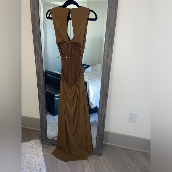 Significant Other Beige Open Back Maxi Dress Size 8 - Picture 7 of 8